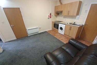 2 bed flat, West Luton Place, Adamstown, Cardiff, CF240EW - Image 2